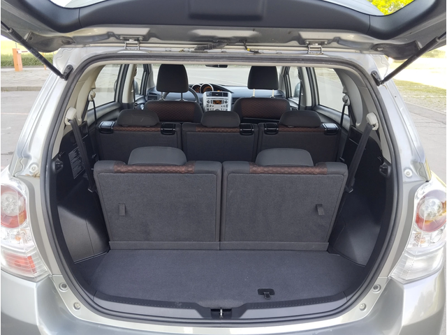 Toyota Corolla verso 2.0D4D - автомобили, коли, обяви за нови и употребявани 12