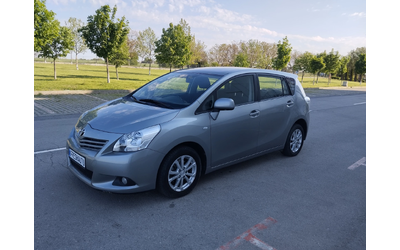 toyota-corolla-verso - 2