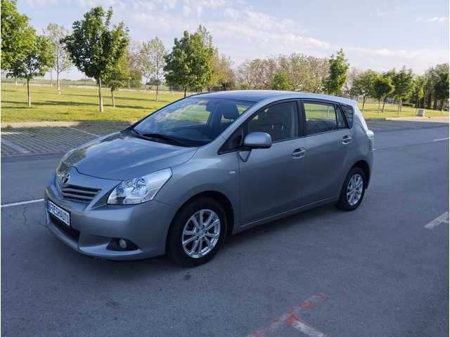 Toyota Corolla verso 2.0D4D - автомобили, коли, обяви за нови и употребявани 2