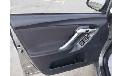 Toyota Corolla verso 2.0D4D - автомобили, коли, обяви за нови и употребявани 6