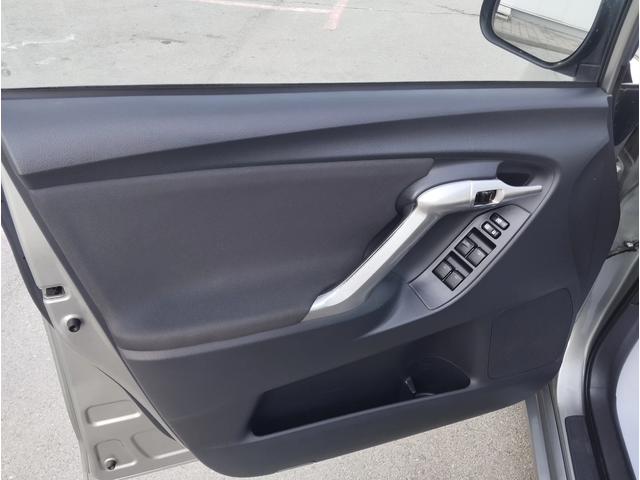 Toyota Corolla verso 2.0D4D - автомобили, коли, обяви за нови и употребявани 6