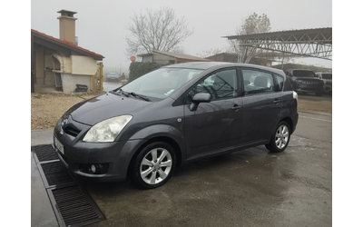 toyota-corolla-verso - 2