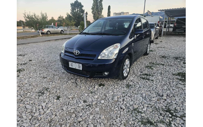 toyota-corolla-verso - 0