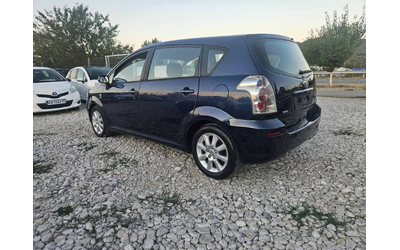 toyota-corolla-verso - 2