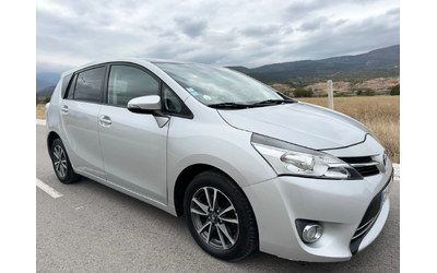 toyota-corolla-verso - 2