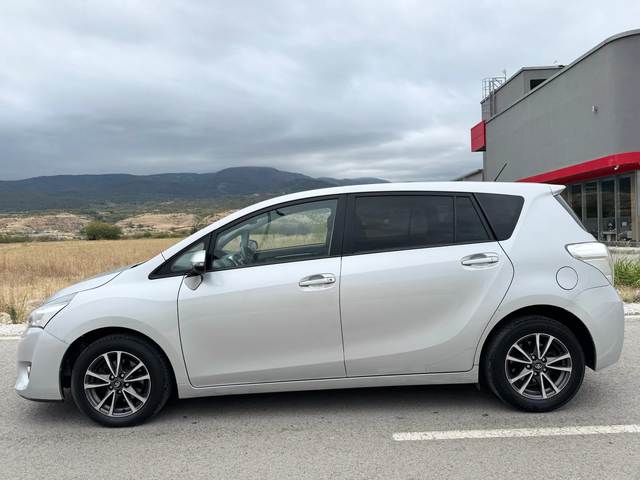 Toyota Corolla verso 2.0D-4D 126кс FACELIFT / NAVI / CAMERA / PANORAMA - автомобили, коли, обяви за нови и употребявани 3