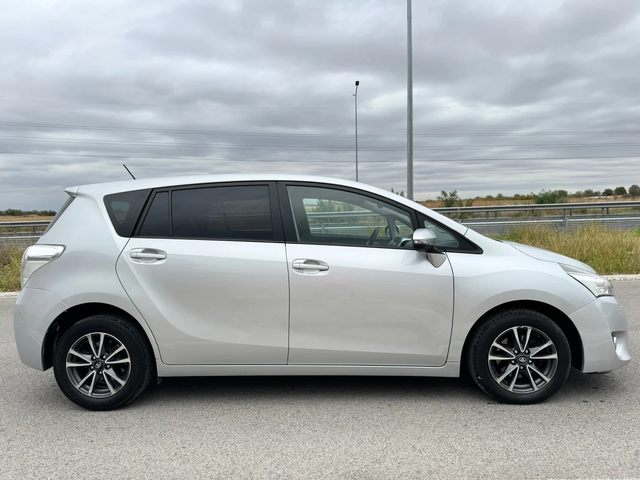 Toyota Corolla verso 2.0D-4D 126кс FACELIFT / NAVI / CAMERA / PANORAMA - автомобили, коли, обяви за нови и употребявани 4