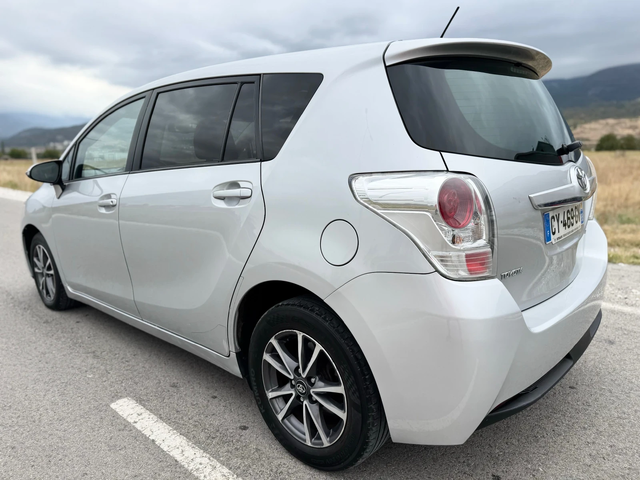 Toyota Corolla verso 2.0D-4D 126кс FACELIFT / NAVI / CAMERA / PANORAMA - автомобили, коли, обяви за нови и употребявани 5