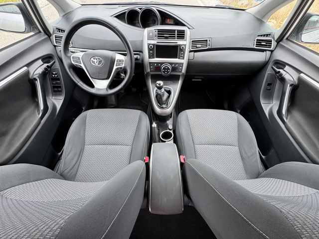 Toyota Corolla verso 2.0D-4D 126кс FACELIFT / NAVI / CAMERA / PANORAMA - автомобили, коли, обяви за нови и употребявани 8