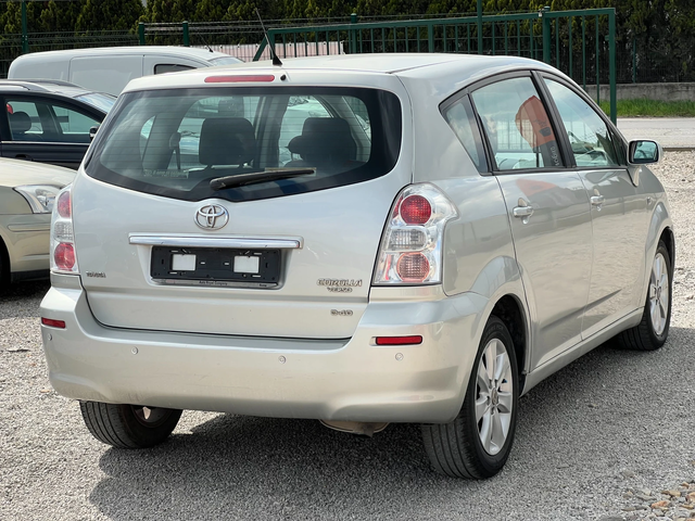 Toyota Corolla verso 2.2 D4D - автомобили, коли, обяви за нови и употребявани 3