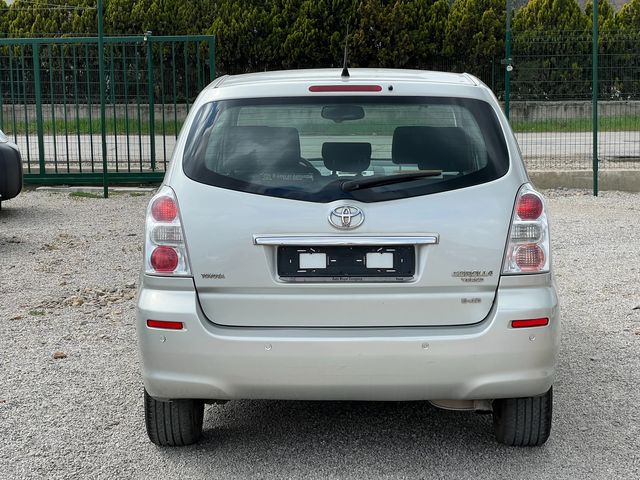 Toyota Corolla verso 2.2 D4D - автомобили, коли, обяви за нови и употребявани 4