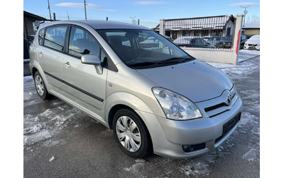 toyota-corolla-verso - 2