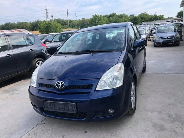 Toyota Corolla verso 2.2d4d 136k. UNIKAT - автомобили, коли, обяви за нови и употребявани 0