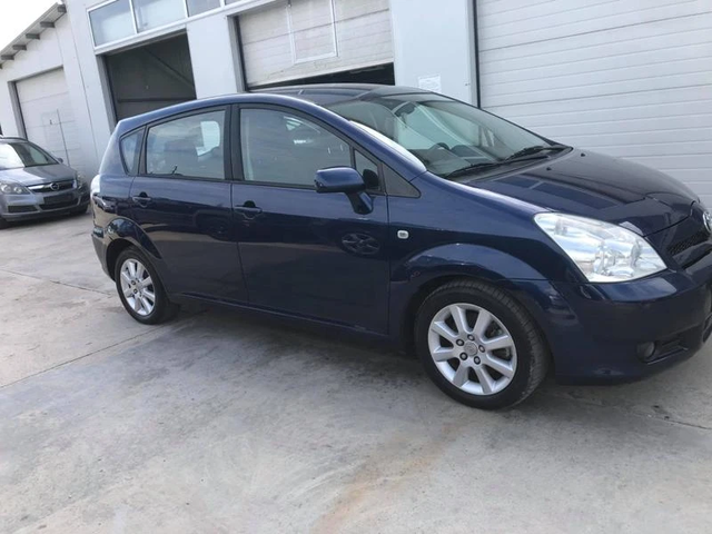 Toyota Corolla verso 2.2d4d 136k. UNIKAT - автомобили, коли, обяви за нови и употребявани 12