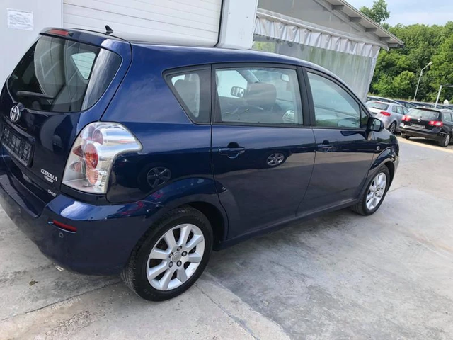 Toyota Corolla verso 2.2d4d 136k. UNIKAT - автомобили, коли, обяви за нови и употребявани 13