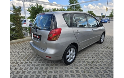 toyota-corolla-verso - 2