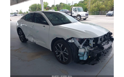 toyota-crown-2-5l-i-4-di-dohc-vvt-184hp-all-wheel-drive - 0