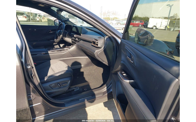 toyota-crown-2-5l-i-4-di-dohc-vvt-184hp-all-wheel-drive - 4