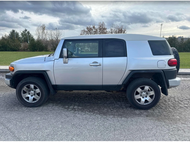 Toyota Fj cruiser 4WD - автомобили, коли, обяви за нови и употребявани 1
