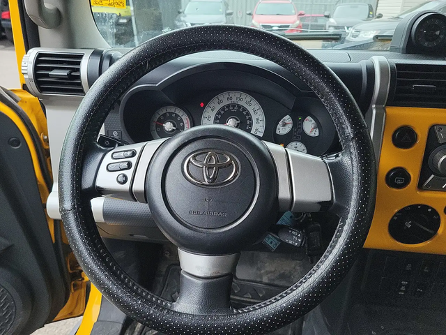 Toyota Fj cruiser 4X4 AUTO REAR LOCKING DIFF UPGRADED AUDIO 4x4 - автомобили, коли, обяви за нови и употребявани 13