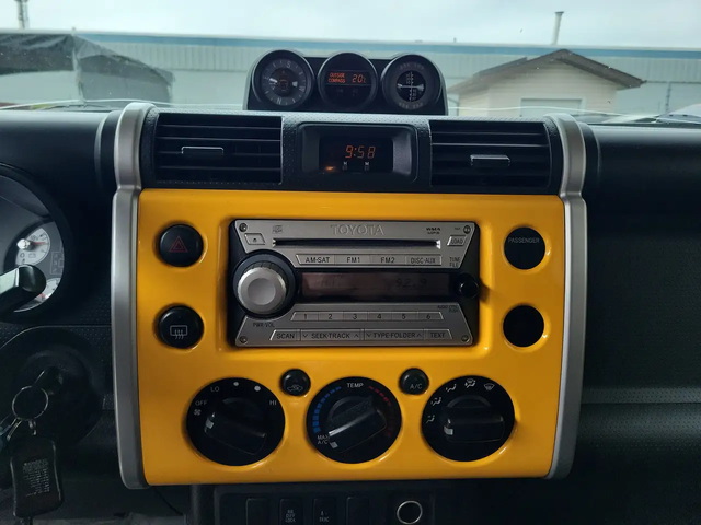 Toyota Fj cruiser 4X4 AUTO REAR LOCKING DIFF UPGRADED AUDIO 4x4 - автомобили, коли, обяви за нови и употребявани 15