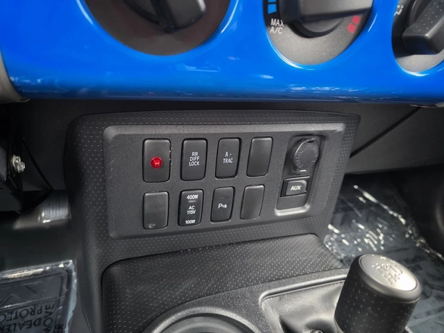 Toyota FJ Cruiser off road/ Parking Sensors/4WD/V6 - автомобили, коли, обяви за нови и употребявани 9