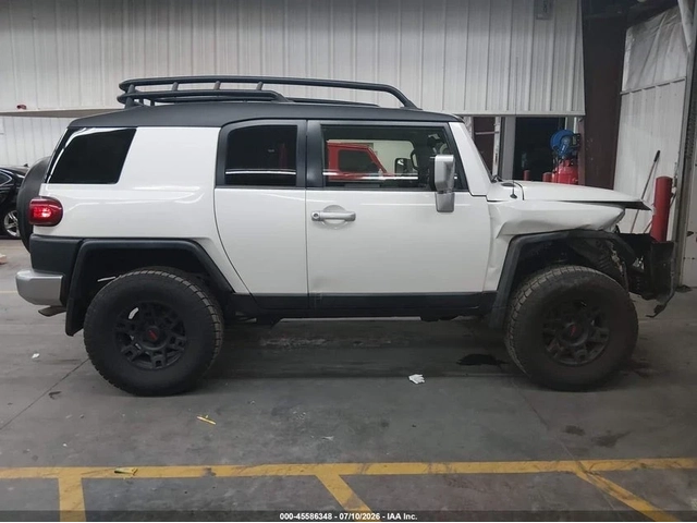 Toyota Fj cruiser 2014 FJ Cruiser 4x4 - автомобили, коли, обяви за нови и употребявани 8