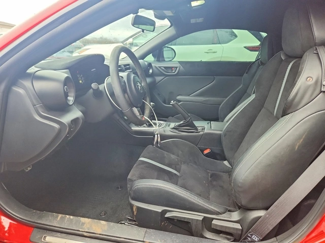 Toyota GR86 Premium | Performance Package - автомобили, коли, обяви за нови и употребявани 6