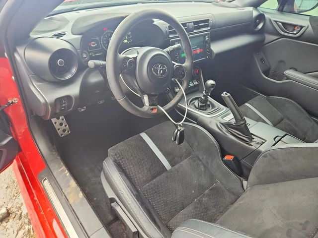 Toyota GR86 Premium | Performance Package - автомобили, коли, обяви за нови и употребявани 7