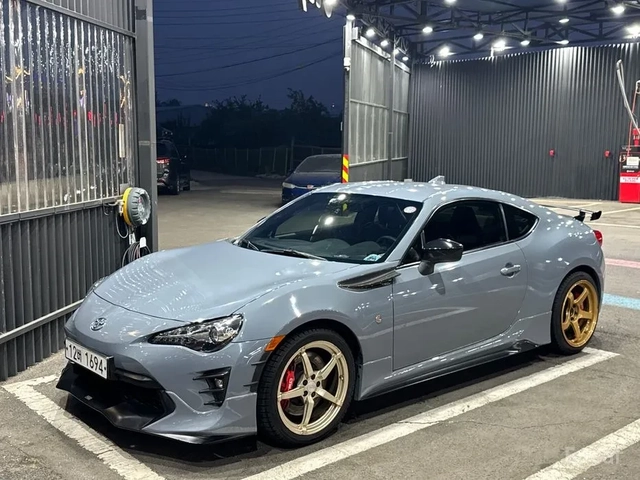 Toyota 86 * РЪЧКА* Ориги TRD ПАКЕТ* 4-БУТАЛНИ СПИРАЧКИ* Кова - автомобили, коли, обяви за нови и употребявани 0