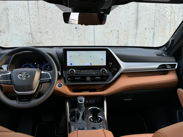 Toyota Highlander 2, 5-Hybrid/4x4/Luxury/Pano/6+ 1 - автомобили, коли, обяви за нови и употребявани 10