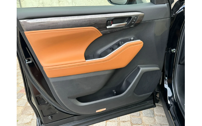 Toyota Highlander 2, 5-Hybrid/4x4/Luxury/Pano/6+ 1 - автомобили, коли, обяви за нови и употребявани 15