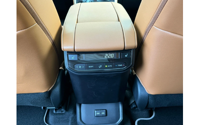 Toyota Highlander 2, 5-Hybrid/4x4/Luxury/Pano/6+ 1 - автомобили, коли, обяви за нови и употребявани 16