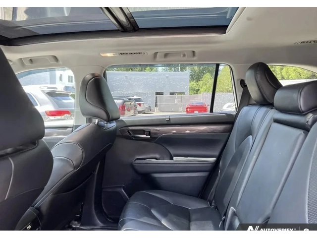 Toyota Highlander HYBRID LIMITED * AWD * 8 МЕСТЕН * ПАНО * CARFAX * - автомобили, коли, обяви за нови и употребявани 11