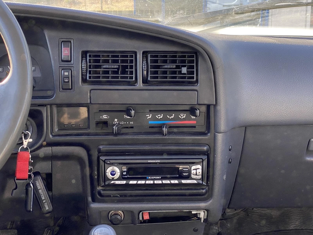 Toyota Hilux 2.4D - автомобили, коли, обяви за нови и употребявани 10