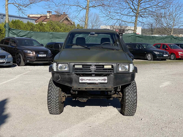 Toyota Hilux 2.4D - автомобили, коли, обяви за нови и употребявани 1