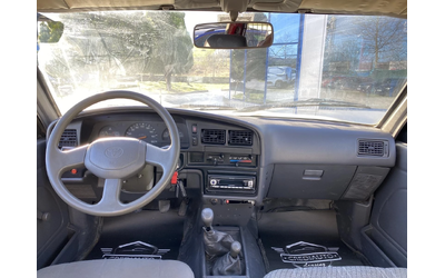 Toyota Hilux 2.4D - автомобили, коли, обяви за нови и употребявани 7
