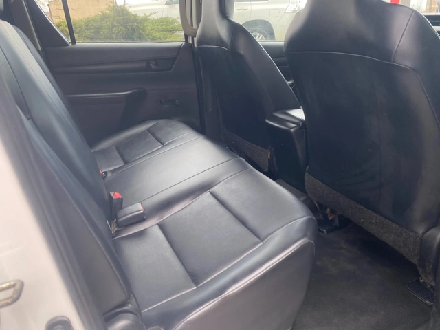 Toyota Hilux 2.4 D, MT - автомобили, коли, обяви за нови и употребявани 10
