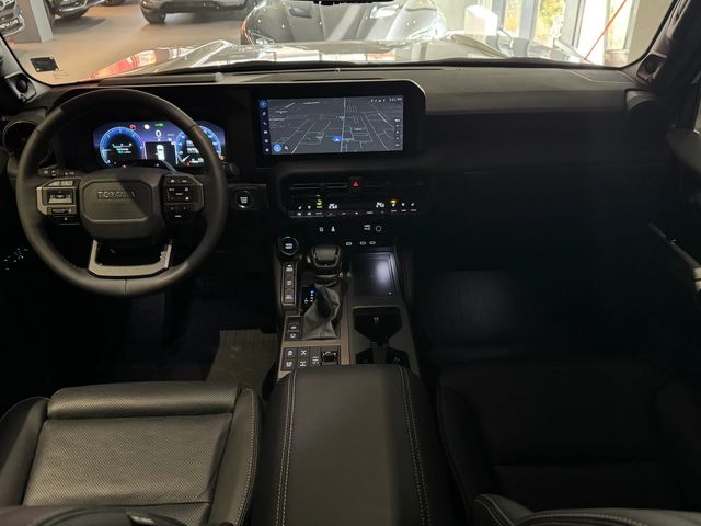 Toyota Land cruiser Luxury - автомобили, коли, обяви за нови и употребявани 8