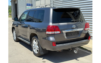 toyota-land-cruiser - 2