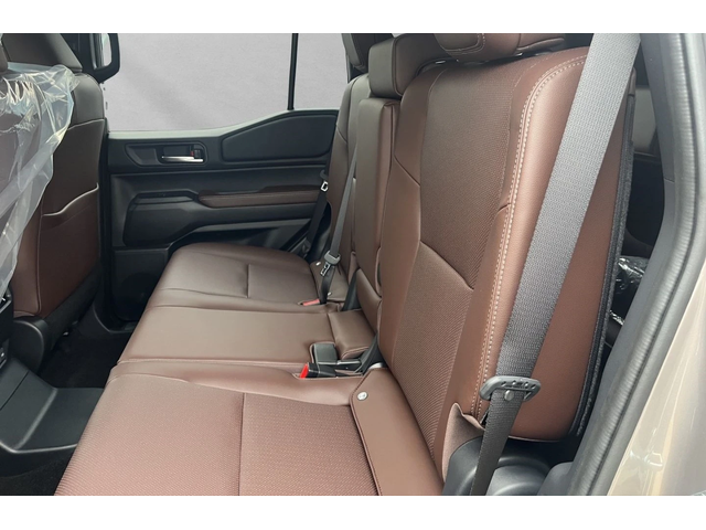 Toyota Land cruiser 2, 8 D Executiv - автомобили, коли, обяви за нови и употребявани 9