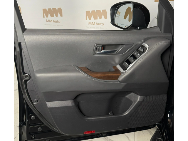 Toyota Land cruiser 300 * 10 speed shift - автомобили, коли, обяви за нови и употребявани 12