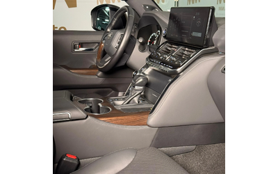 Toyota Land cruiser 300 * 10 speed shift - автомобили, коли, обяви за нови и употребявани 8