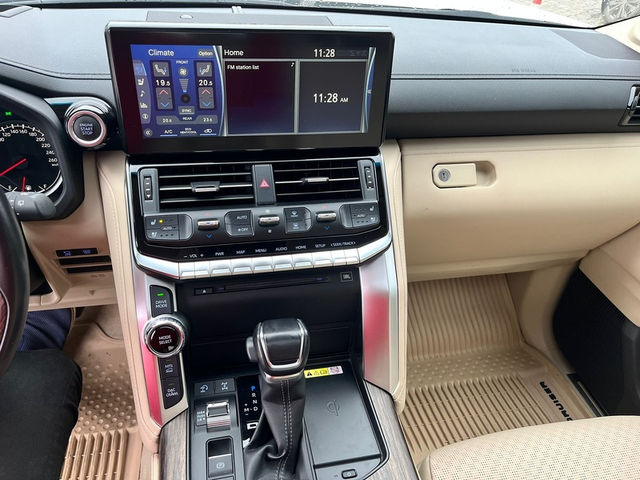 TOYOTA Land Land Cruiser 300 3.5 V6  - автомобили, коли, обяви за нови и употребявани 6