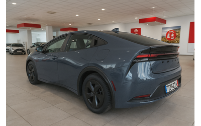 toyota-prius-2-0-hibrid - 1