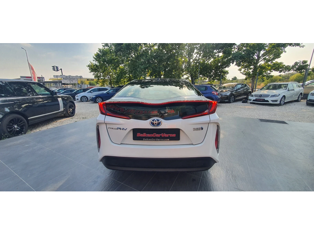 Toyota Prius PLUG IN HYBRID - автомобили, коли, обяви за нови и употребявани 5