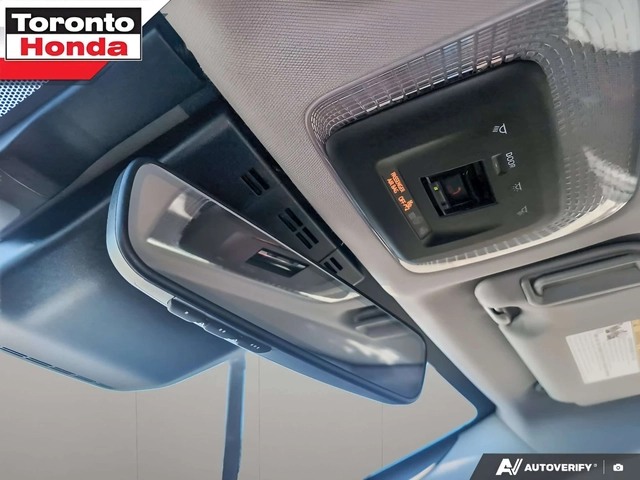 Toyota Prius XSE 13000КМ, ЦЕНА ДО БГ - автомобили, коли, обяви за нови и употребявани 14