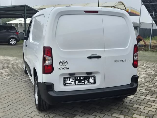 Toyota Proace City 1.5 диз. 76к.с. - автомобили, коли, обяви за нови и употребявани 8