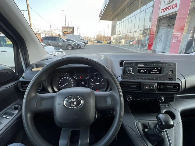 Toyota Proace City 1.2T L2 6MT - автомобили, коли, обяви за нови и употребявани 13