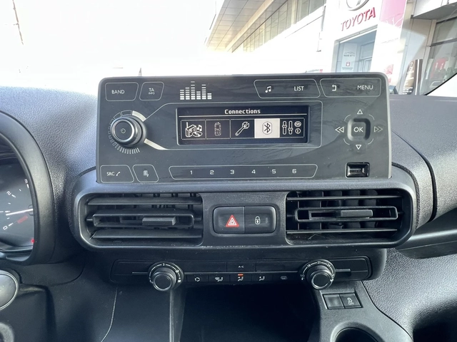 Toyota Proace City 1.2T L2 6MT - автомобили, коли, обяви за нови и употребявани 15